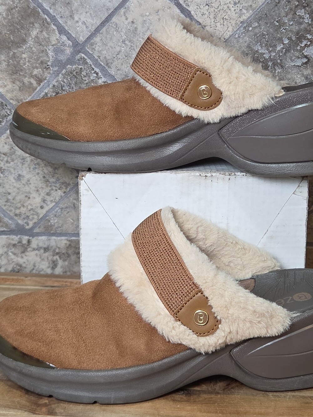 Bzees Womans Kismet Vegan Clogs Plush  Faux Fur Slip-On Shoe 2.5" Heel Size 6.5